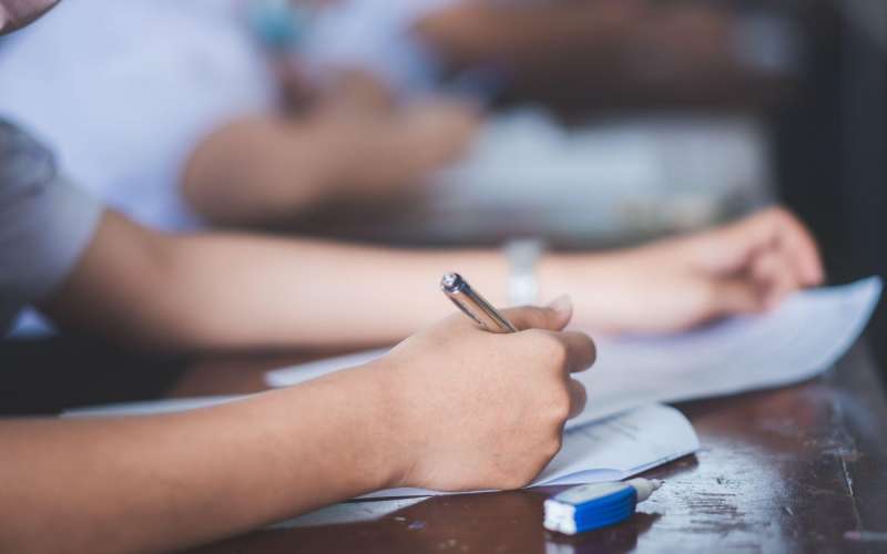 dijak, študent, test.jpg