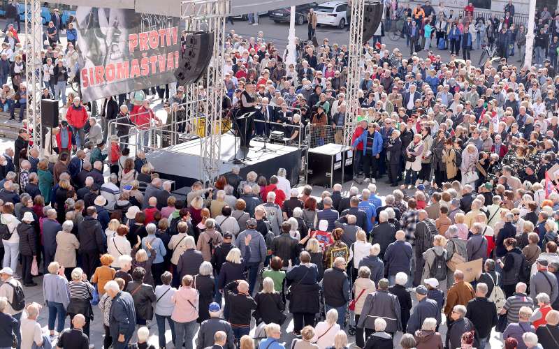 protest-upokojencev-zagreb.jpg