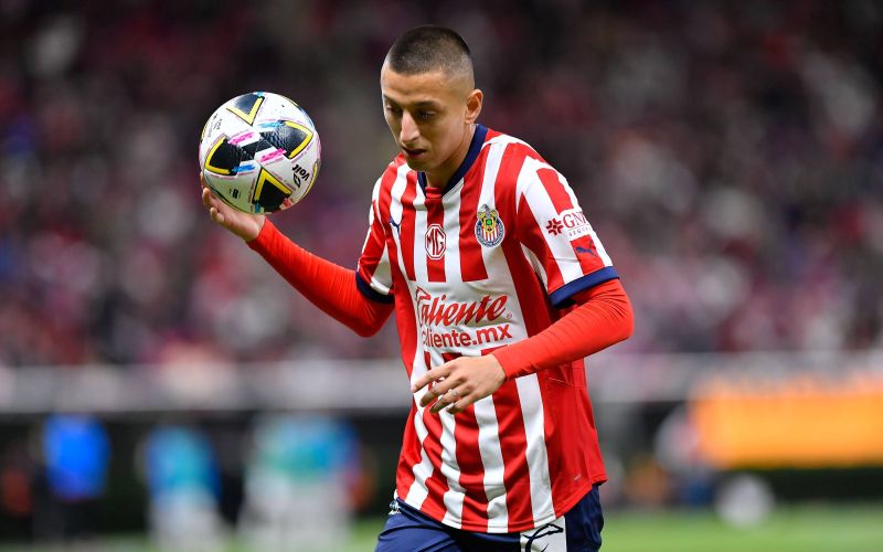 roberto alvarado.jpg