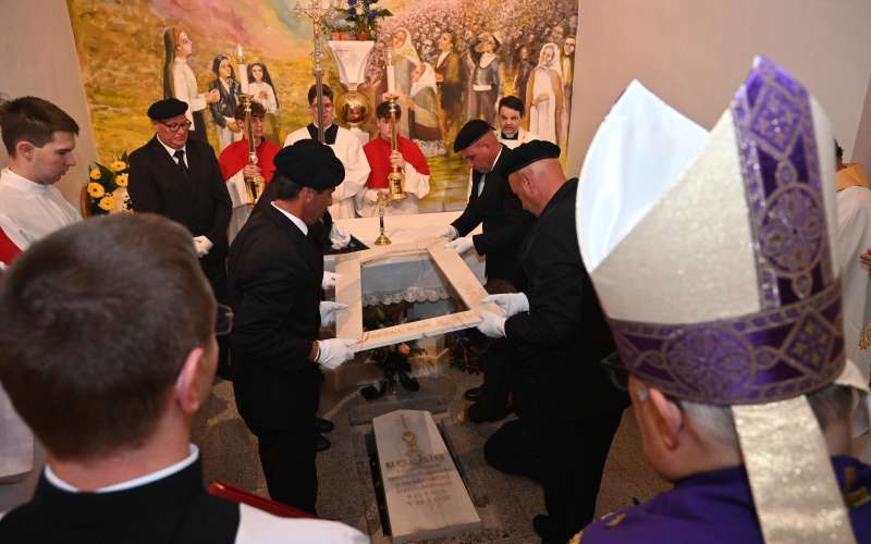 črenšovci, slavnostna-sveta-maša-in-pokop-posmrtnih-ostankov-telesa-jožefa-klekla.