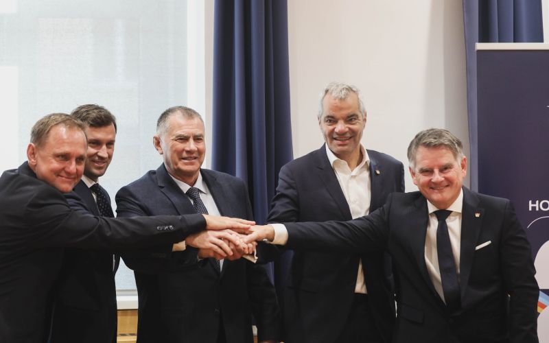 podpis_pogodbe_atletika.jpg