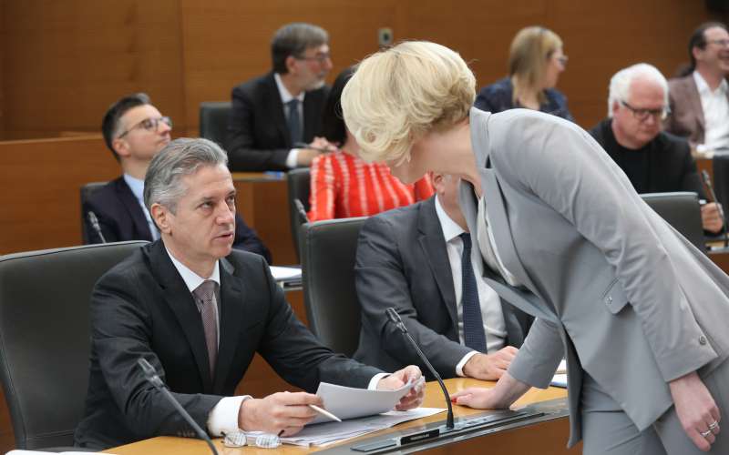 robert golob, urška klakočar zupančič