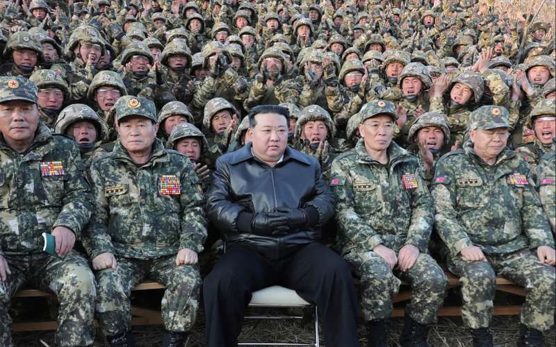 kim-jong-un-vojska.jpg