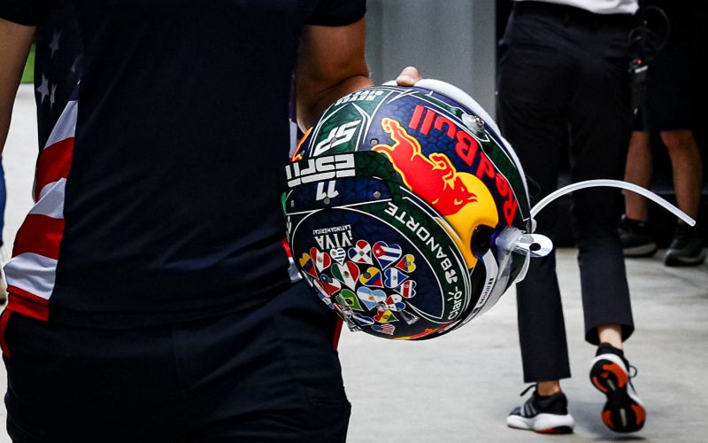 red bull čelada.jpg