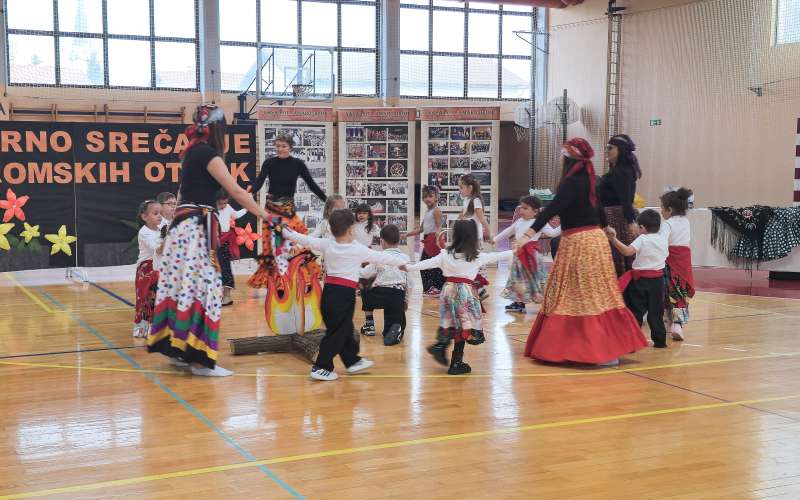 tradicionalno-»kulturno-srečanje-romskih-otrok«, oš3