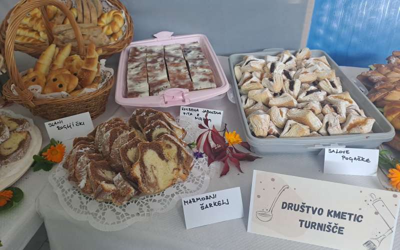 društvo-žena-kukeč, razstava-jedi