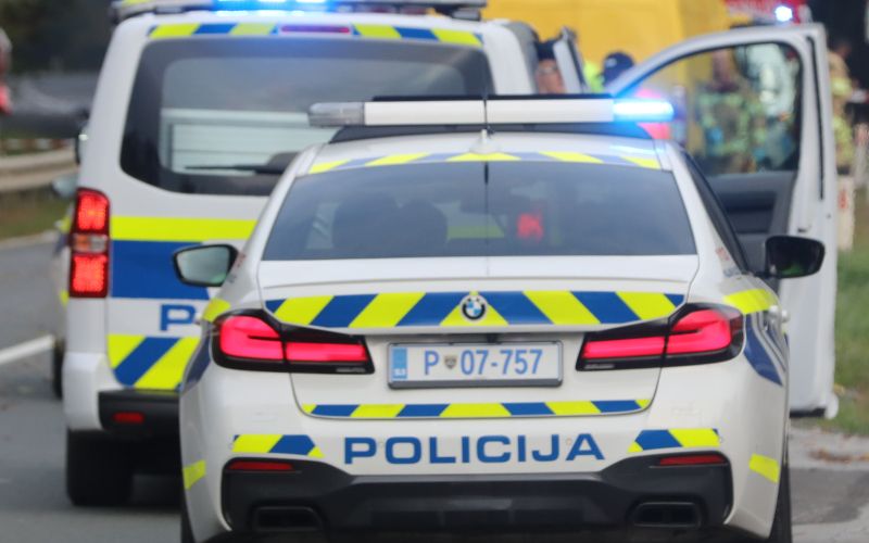 policija avto.jpg