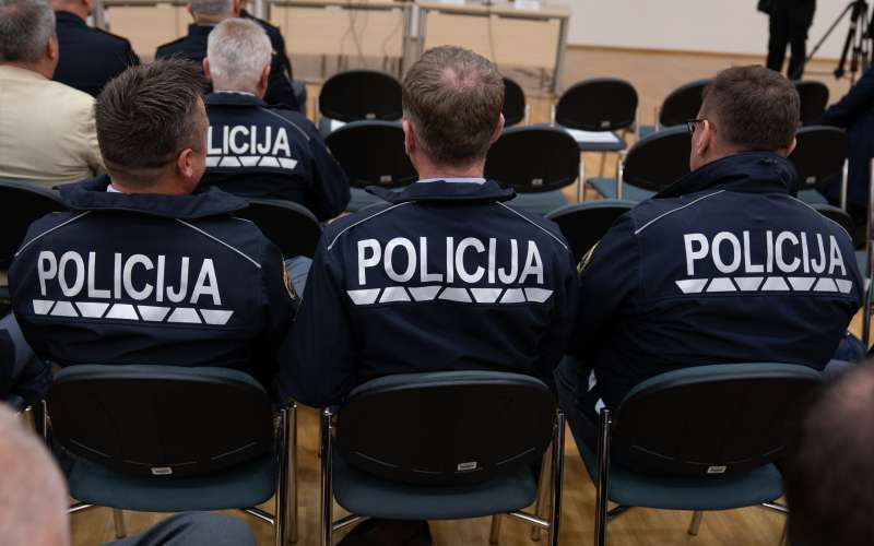 policija