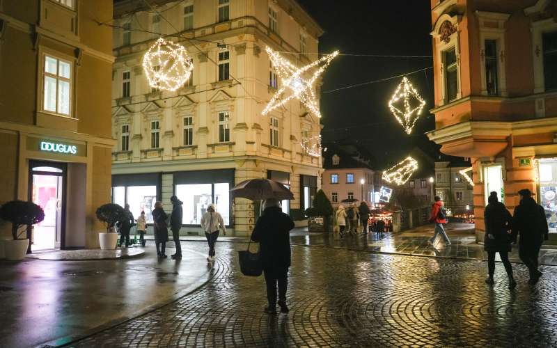 praznicna-okrasitev-ljubljane