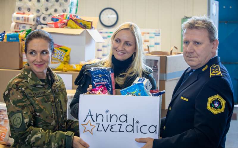 anina-zvezdica, policija, vojska, paketi