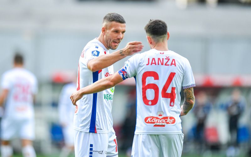 lukas podolski erik janza.jpg