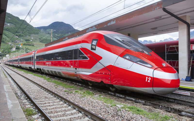 Trenitalia Frecchiarossa.jpg