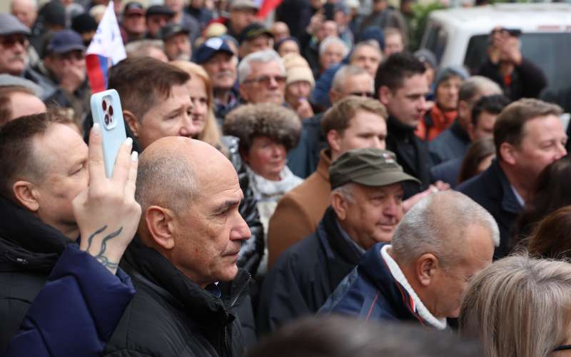 janez janša, protest, celjsko sodišče.jpg