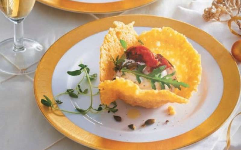 Parmezanove skodelice z nadevom iz kremnega sira.jpg