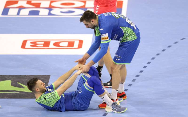 83-12-cehte ali slovenija.jpg