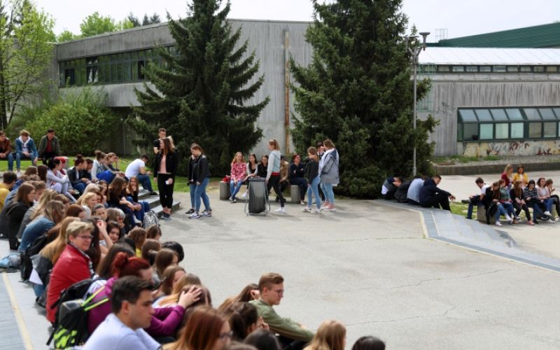 1575290883_cg_solski_center_gimnazija.jpg