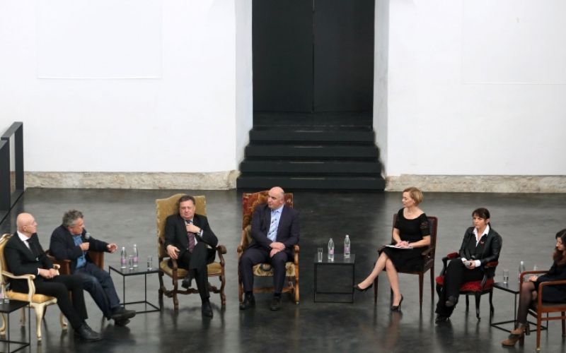 1480349566_cg_okrogla_miza_mestna_jedra_1.jpg