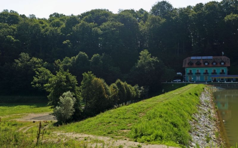 1564408443_cg_dezno_podlehnik_postajalisce.jpg
