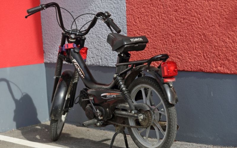 1492090294_cg_moped.jpg