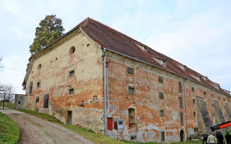 1708421220_cg_grajska_zitnica.jpg