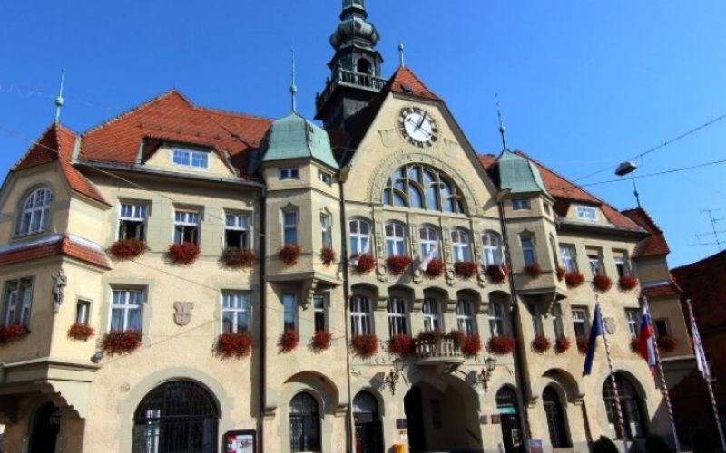 1476374198_ptuj_hisa.jpg
