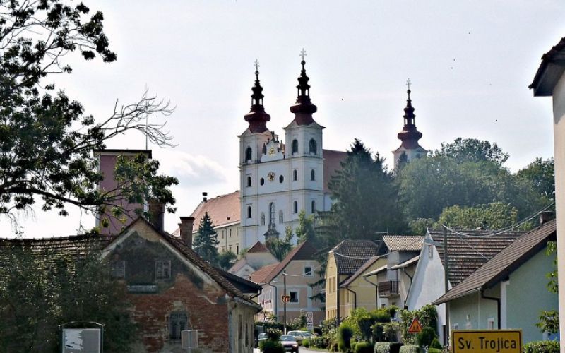 1536053976_ur-sveta_trojica.jpg