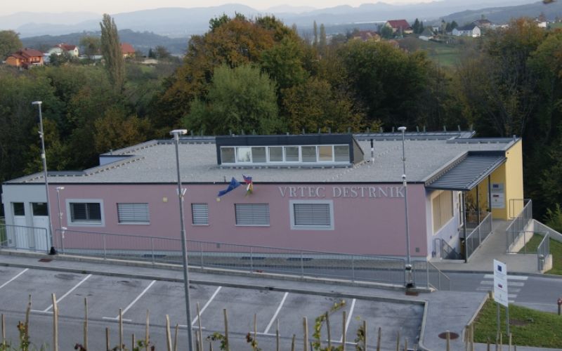 1576763161_sd-novorojenčki_destrnik.jpg