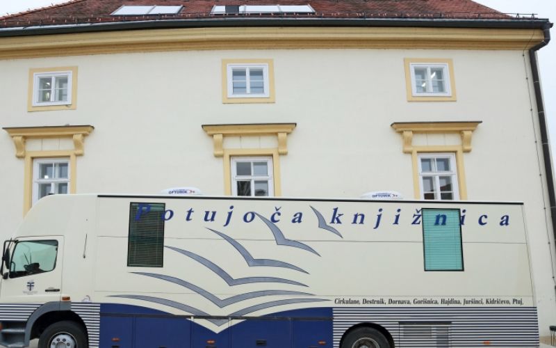 1510844832_cg_knjiznica_bibliobus_2.jpg