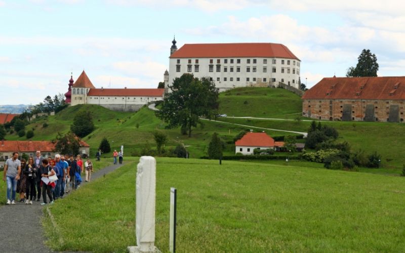 1614608094_cg_ptuj_turisti.jpg