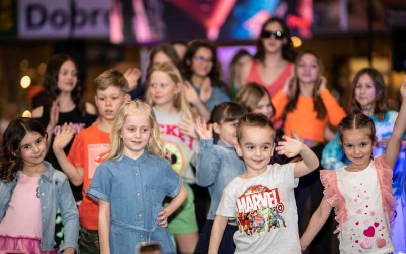 1680358935_modna_revija.jpg