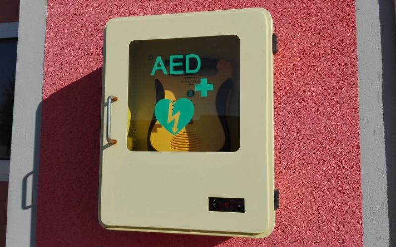 1508919778_ml-defibrilator.jpg