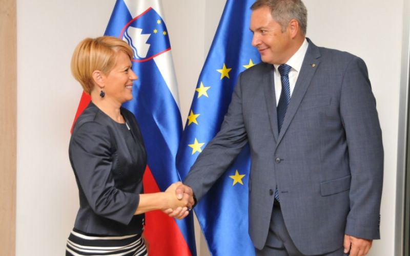1537083395_mv-kmetijska_ministrica.jpg