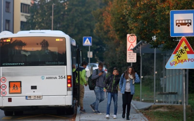 1507621953_cg_ucenci_avtobusni_prevoz_1.jpg