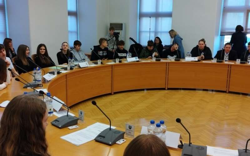 1680530870_mh-medobčinski_parlament.jpg