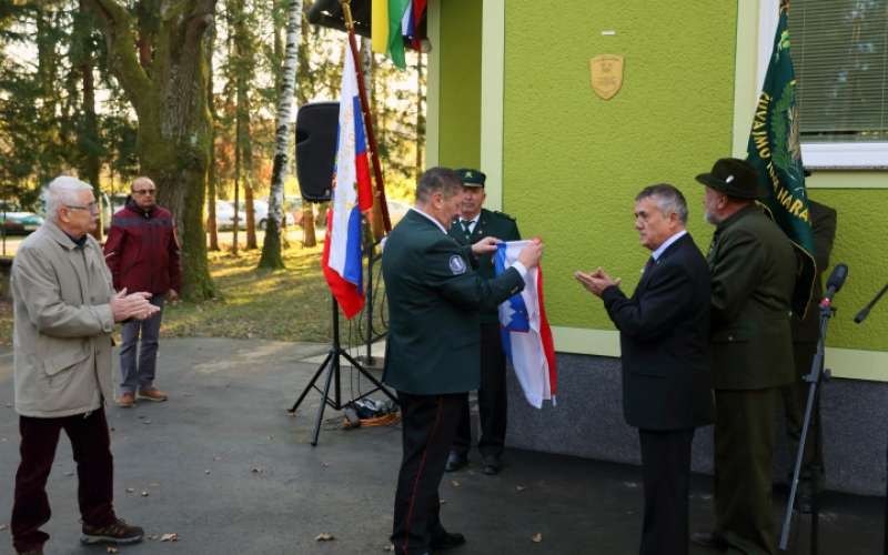 1575914912_cg_spominska_plosca_drstelja.jpg