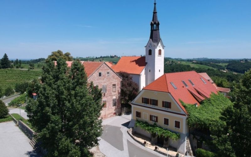 1642078353_cerkev_svetinje.jpg