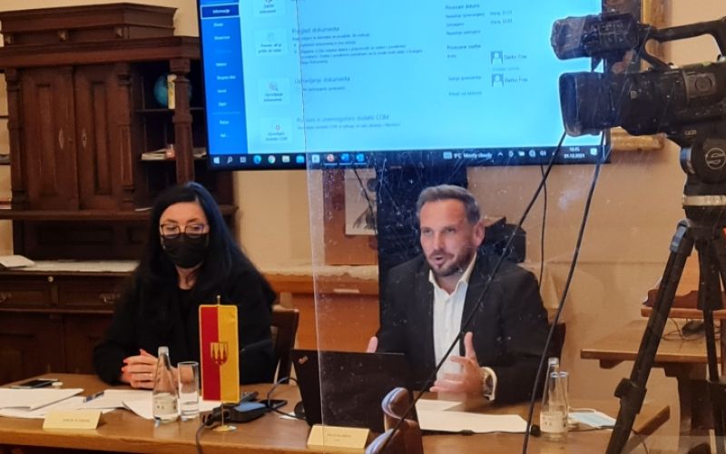 1638794710_sd-fras_proti_klobasi01.jpg