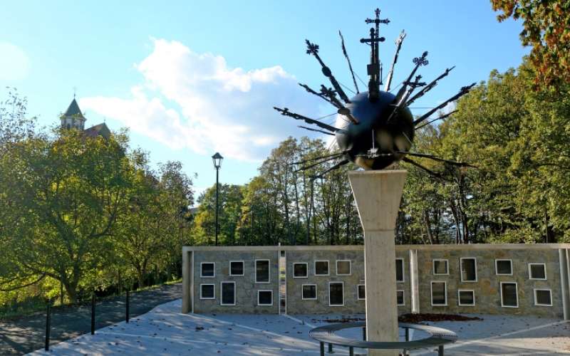 1701090678_cg_skulptura_ptujska_gora.jpg