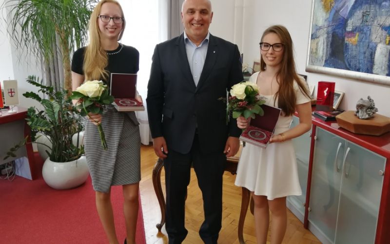 1528627388_dz-naj_studentki.jpg