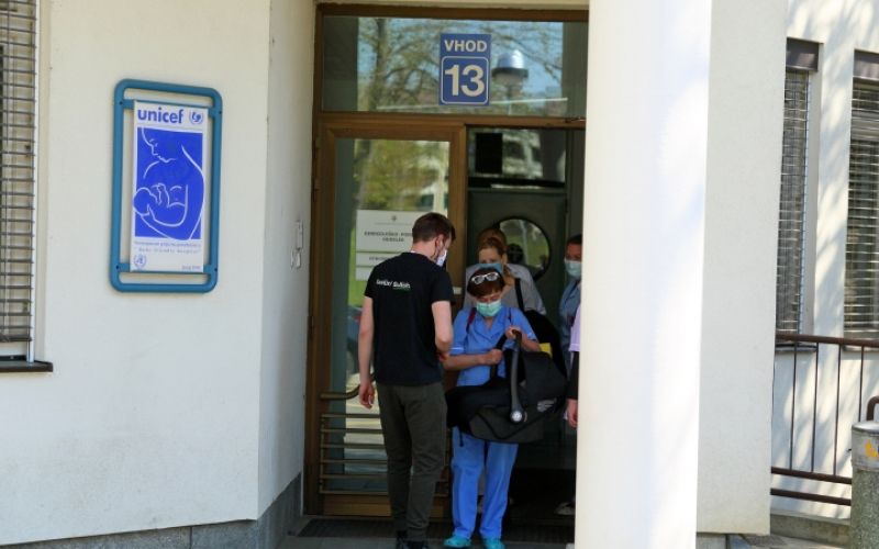 1625481884_cg_obiski_porodnisnica.jpg