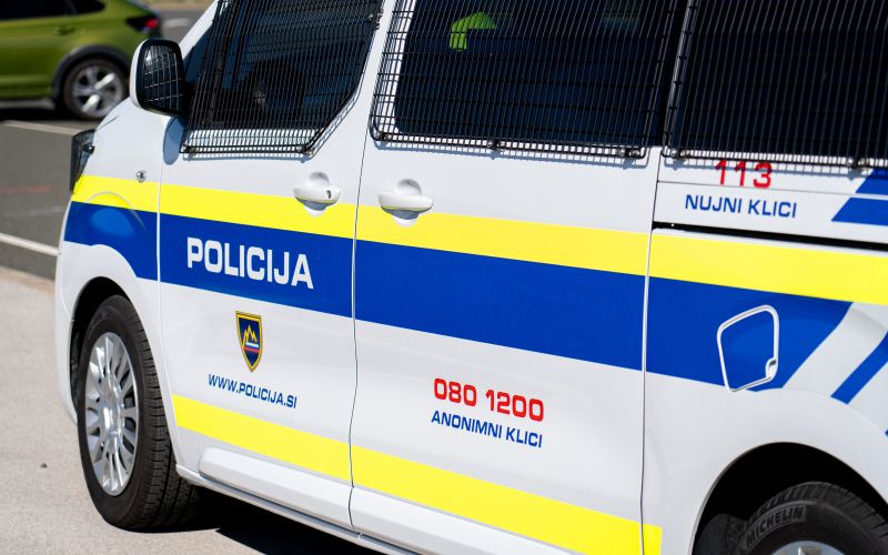 policija, simbolična, policijski-avto