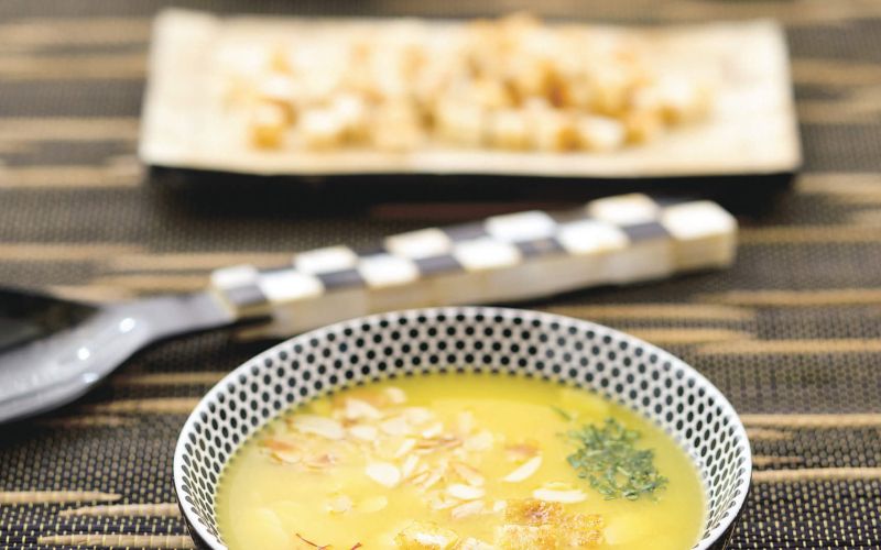 Safran-Mandel-Suppe