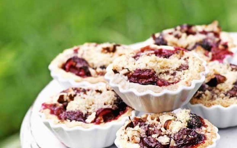 cherry crumble pies