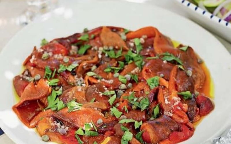 na-zaru-pecena-paprika-s-kaprami-in-petersiljem_558x620_acf_cropped