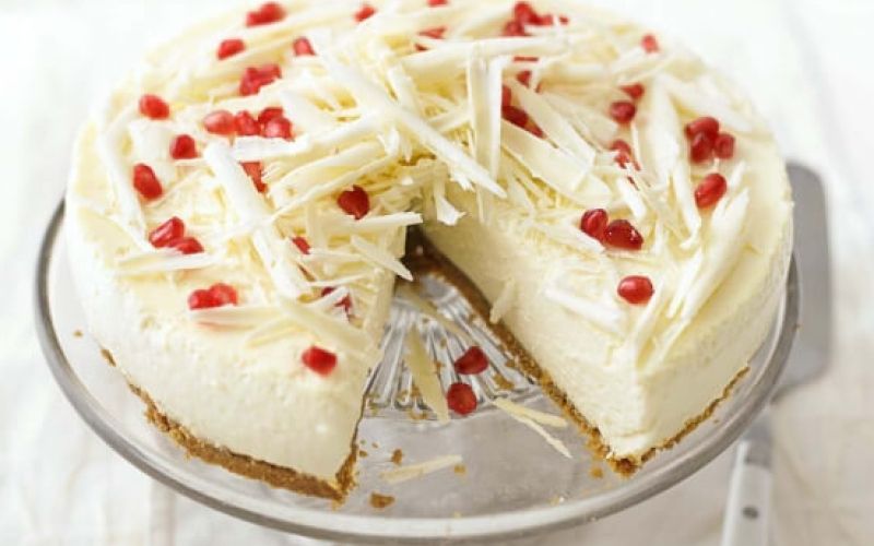 Skutna torta z belo čokolado