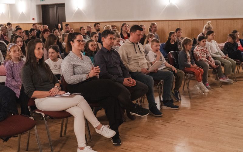 beltinci, otroci-pojejo-slovenske-pesmi-in-se-veselijo, glasbena-šola-beltinci
