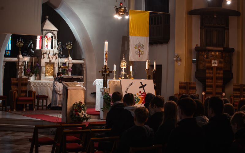 cerkev, maša-zadušnica, katoliška-cerkev-svetega-nikolaja