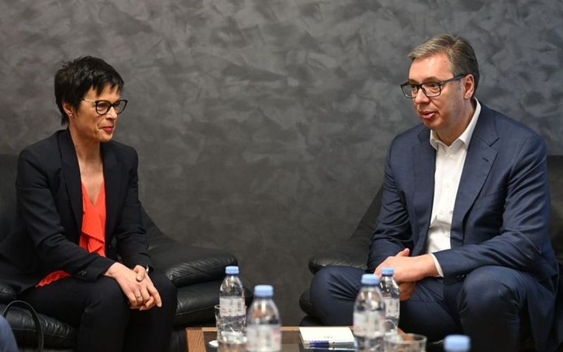 Marta Kos, Aleksandar vučić