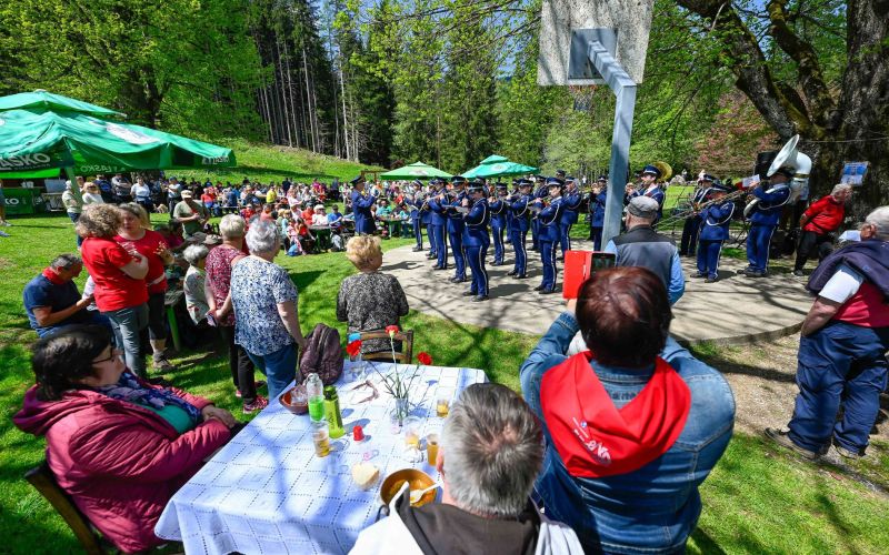 prvi maj, godba na pihala, jesenice.jpg