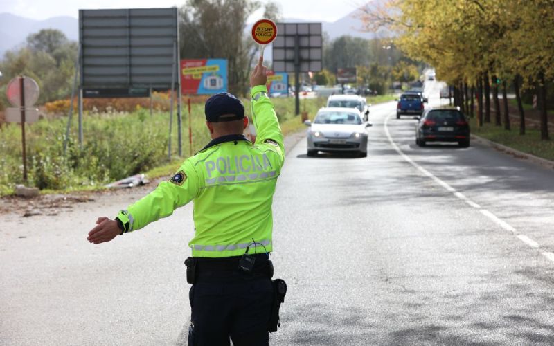 policist ustavlja r balen.jpeg